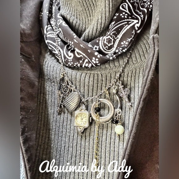 SILVER STATEMENT WESTERN BANDANNA NECKLACE CHARMS - Picture 1 of 3